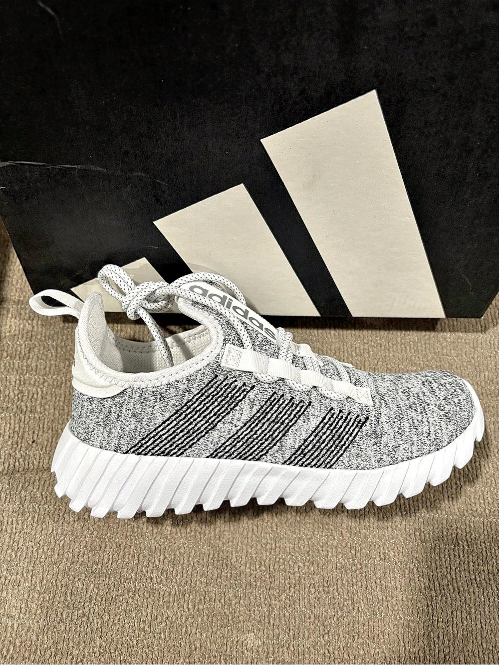 Unisex adidas Kaptir Flow K Gray & White Sneakers US 4 NWT AT-9/83